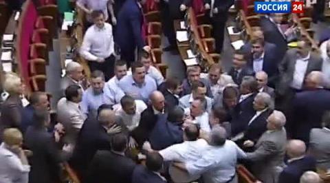 Оппозиция и регионалы подрались в Раде