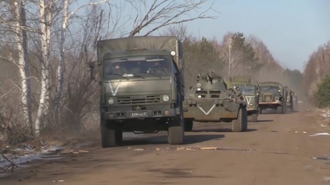 Российская армия сопровождает гуманитарный груз