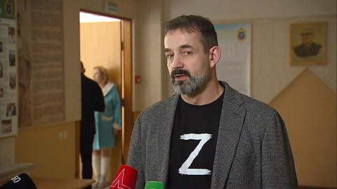 Дмитрий Певцов опроверг сообщения об отъезде из России