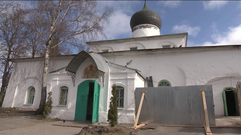 В Пскове продолжаются противоаварийные работы в церкви Архангела Михаила