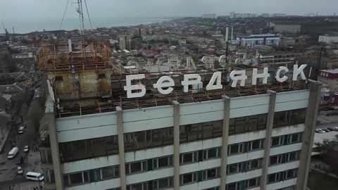 Символ денацификации: над администрацией Бердянска подняли российский флаг