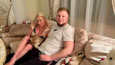"Вот он, не переживайте": Волочкова показала пропавшего бойфренда