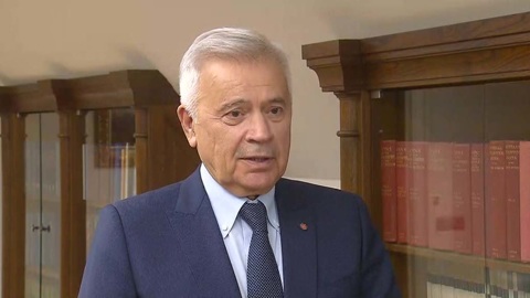 Экс-глава "Лукойла" Алекперов не собирается покидать Россию