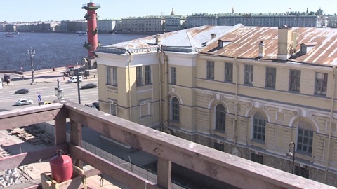 Жителям Петербурга показали здание Биржи, где создают Музей геральдики