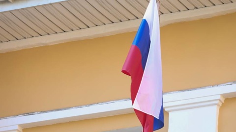 В Приморье начали исполнять гимн России перед занятиями в школах