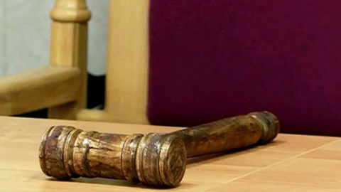 10 лет колонии: в Петербурге мужчина выбросил девушку с пятого этажа