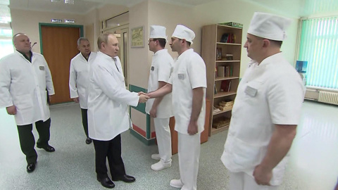 "Поправляйтесь": Путин навестил раненых участников спецоперации