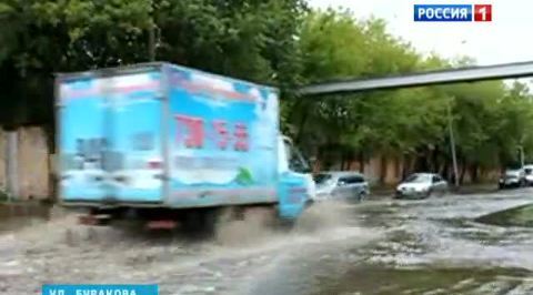 На Осташковском шоссе из-за сильных дождей размыло часть дороги