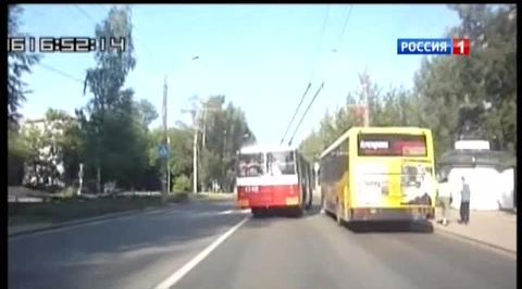 Гонки автобуса и троллейбуса сняли на видео
