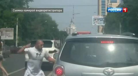 Уроки вежливости: воронежский автомобилист занялся воспитанием прямо на дороге