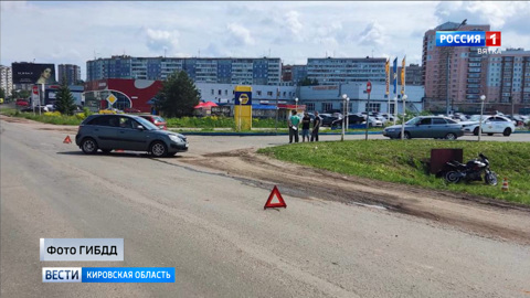 На Московской столкнулись водитель "Киа" и мотоциклист