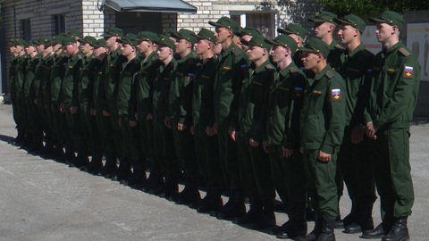 В Пскове торжественно проводили очередную команду призывников