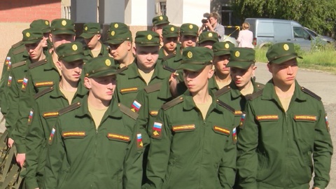 Первые призывники из Свердловской области отправились к месту службы
