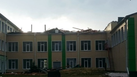 В Чувашии шквальный ветер разнес  крыши более 70-ти  зданиям