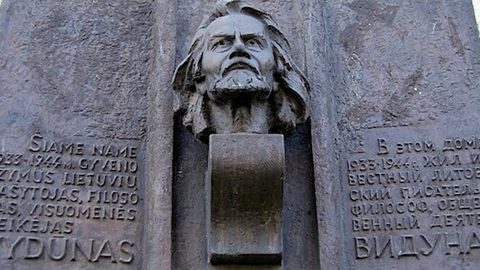 В Калининградской области демонтировали мемориальную доску литовского драматурга из-за отсутствия разрешительных документов