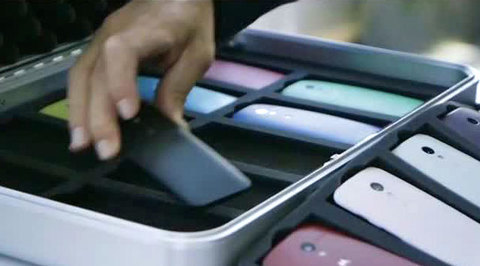 Вести.net: Motorola показала миру полную противоположность iPhone