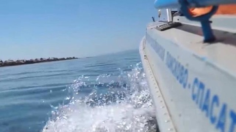 В Бурятии спасли дрейфовавших в воде рыбаков