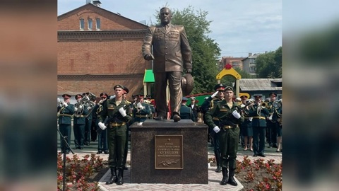 В Благовещенске открыли памятник Герою Советского Союза Юрию Кузнецову
