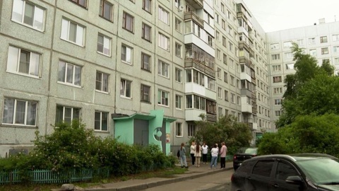 Многоэтажка по улице Серафимовича в Архангельске не выдерживает сильных дождей – топит квартиры с 9 по 1 этажи