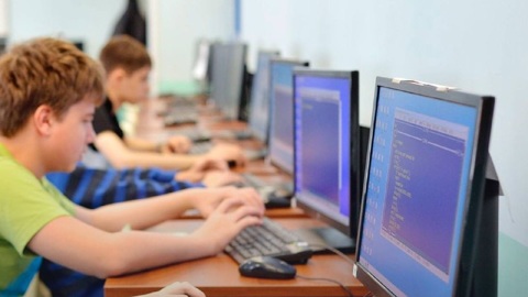 Российские школьники смогут бесплатно обучиться программированию
