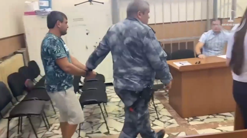 Охранников, вступивших в драку на пляже в Сочи, арестовали на 2 месяца