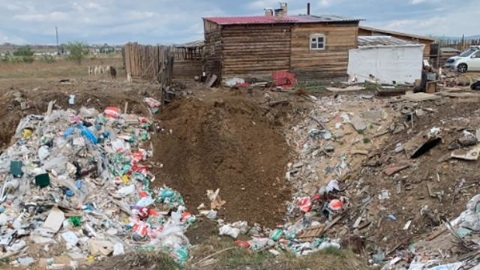 В Бурятия обнаружена огромная свалка на землях сельхозназначения