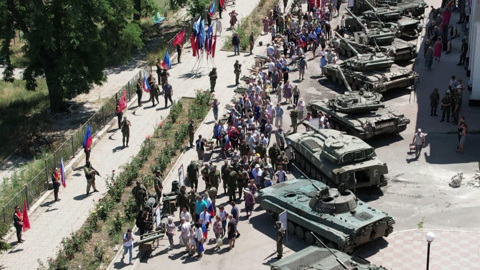 В Лисичанске показали брошенную ВСУ военную технику