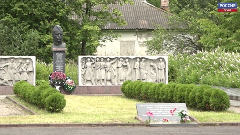 На воинских захоронениях в Пустошке и Пушкинских Горах сегодня пройдут памятные митинги в честь Дня освобождения