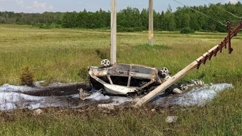 В Ярославской области водитель "ВАЗа" сгорел в своей машине