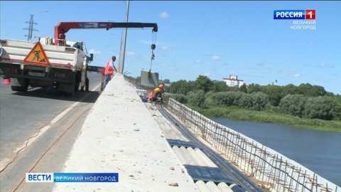 Финальные работы на  Колмовском мосту в Великом Новгороде в самом разгаре