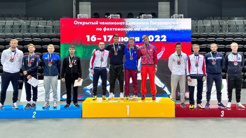 Саратовский спортсмен выиграл золото на соревнованиях по фехтованию в Минске