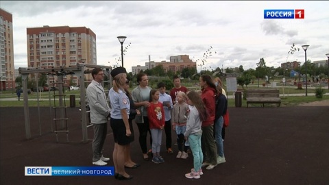 Новгородские полицейские и общественники напомнили детям и родителям о мерах безопасности во время летнего отдыха