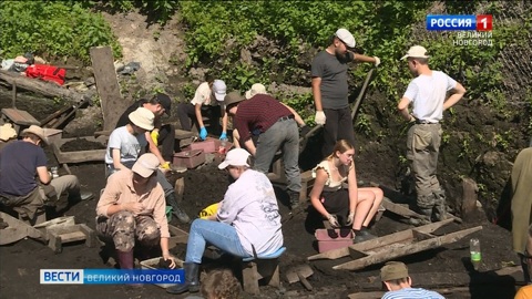 В Великом Новгороде продолжаются исследования на Троицком 15-ом раскопе