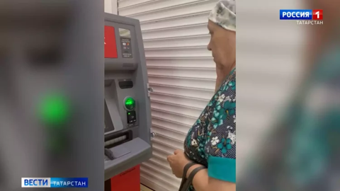 В Нижнекамске парень закрыл собой банкомат от пенсионерки, собиравшейся перевести деньги аферистам