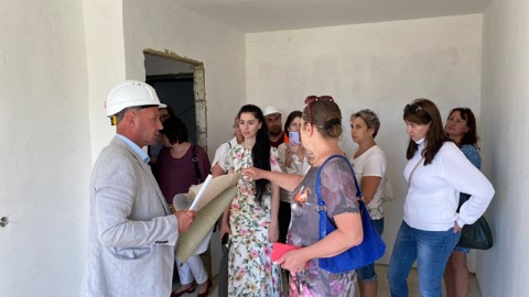 Медработники нового Инфекционного центра ознакомились с будущим служебным жильем