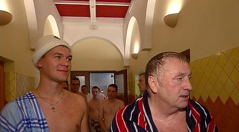 Дегтярев встретился с избирателями в бане, а Левичев - в музее