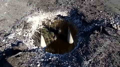 Последствия ракетного удара по Дарьевскому мосту через реку Ингулец