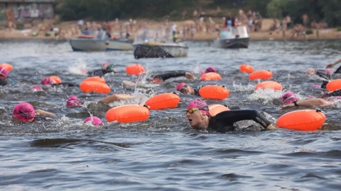 5 км в рамках международной плавательной серии Х-Waters Volga 2022 проплыл Игорь Комаров