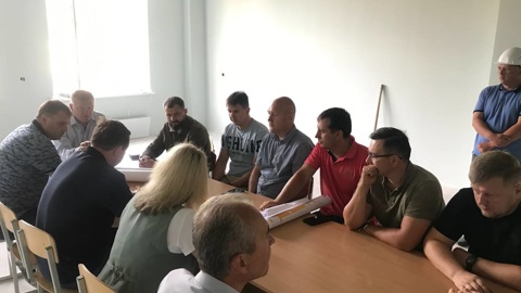 Темпы работ по возведению пристроек к двум школам потребовал увеличить Михаил Исаев