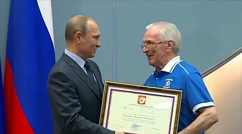 Владимир Путин вручил награды хоккейному клубу "Динамо"