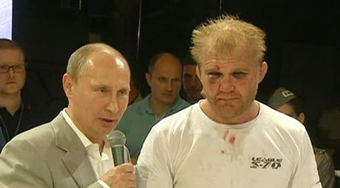 Владимир Путин и Дмитрий Медведев наградили самбистов на турнире в Сочи