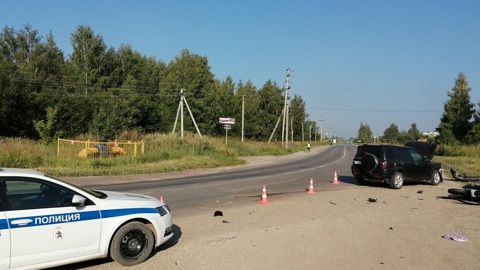 В Йошкар-Оле мотоциклист столкнулся с Land Rover