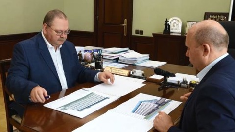 Олег Мельниченко поручил жестко контролировать строительство корпуса онкодиспансера