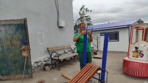 В парках Улан-Удэ устанавливают турники и тренажеры
