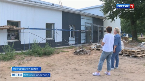 В селе Бронница Новгородского района полным ходом идет капитальный ремонт физкультурно-спортивного центра
