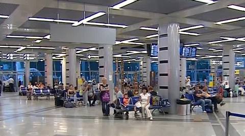 Медведев осмотрел обновленный аэропорт "Минеральные воды"