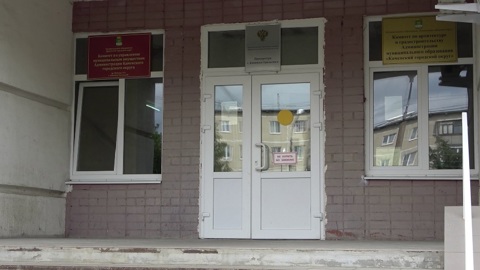 В Каменске-Уральском пятилетнюю девочку придавило забором