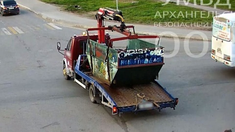 Житель Архангельска похитил контейнер для мусора у жилых домов на Ленинградском проспекте