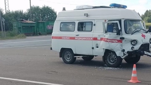 В Марий Эл скорая помощь столкнулась с иномаркой