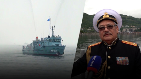 Парадный строй на Камчатке возглавил корвет "Гремящий"